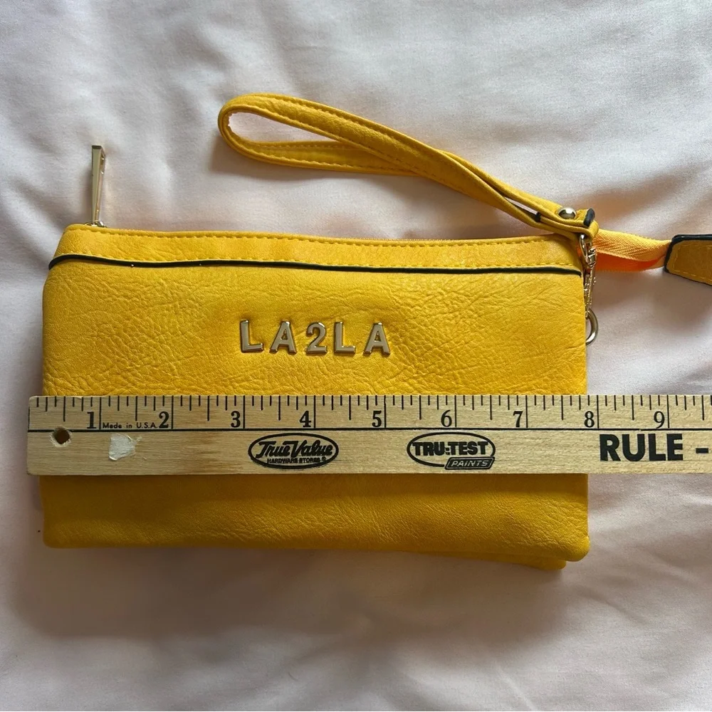 Yellow LA2LA Purse/Wristlet – Never Used